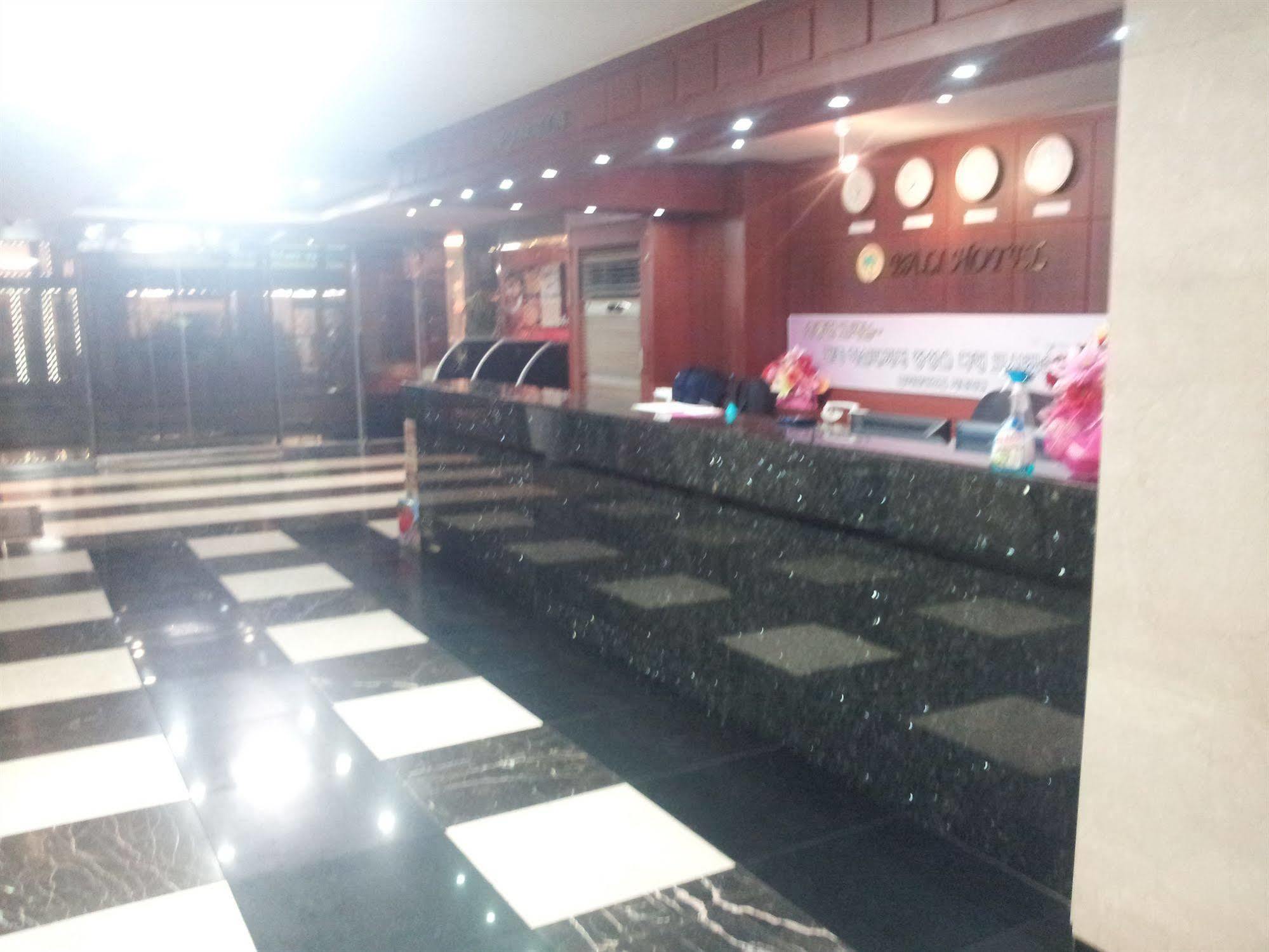 Bali Tourist Hotel Seoel Buitenkant foto